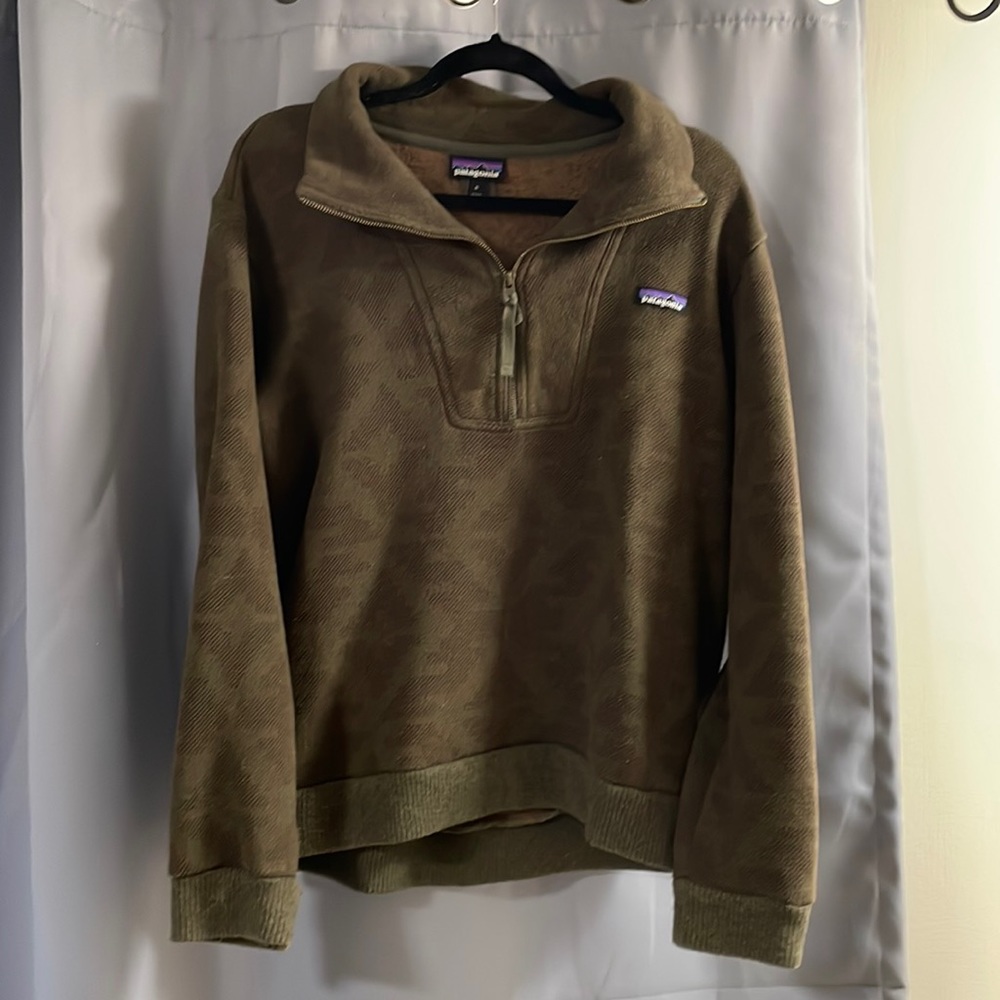 Olive green printed pategonia thick mens fleece. Sz M